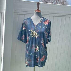 LAST CHANCE Floral V-neck Tunic